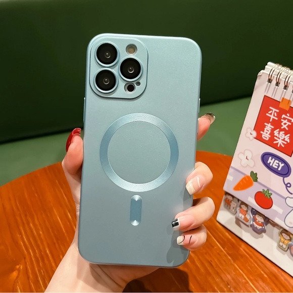 Magnetic Wireless Phone Case - Picture 4 of 8